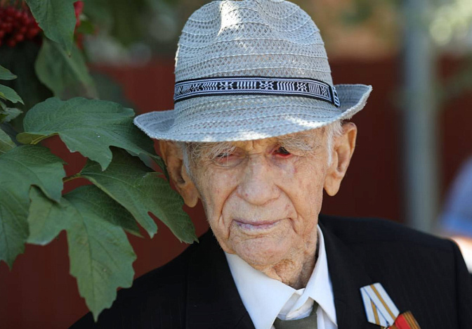 Ветерана ВОВ Геннадия Чигринцева поздравил со 102-летием губернатор Кубани
