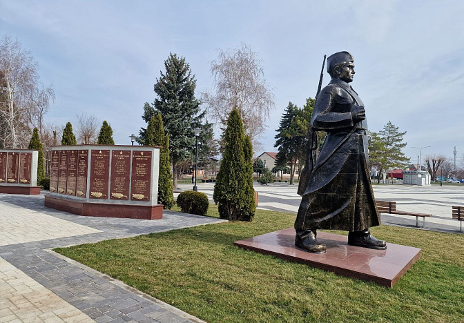 Мемориал боевой славы отремонтировали по поручению губернатора в Новопокровской