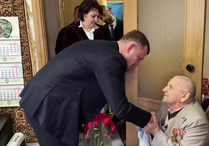 Мэр Краснодара поздравил ветерана ВОВ Василия Демёхина с вековым юбилеем