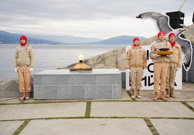 Дети вспомнили героев-малоземельцев во время акции «Белые чайки» в Новороссийске