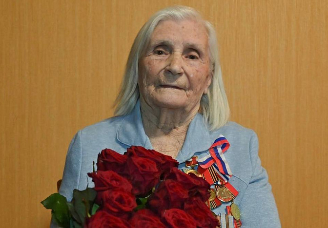 Мэр Прошунин поздравил со 100-летием ветерана ВОВ в Сочи