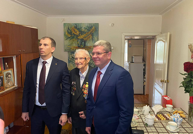 Ветерану ВОВ Владимиру Мельникову вручили знак Почётного гражданина Краснодара