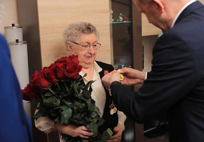 Ветеран ВОВ Галина Чубарова получила знак Почетного гражданина Краснодара