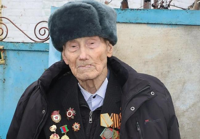 Губернатор Кубани поздравил со 100-летием ветерана Александра Ясюка